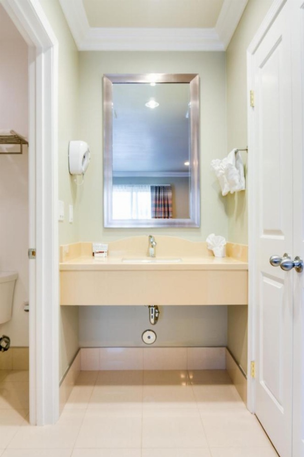 Eden Roc Inn & Suites near the Maingate image 30